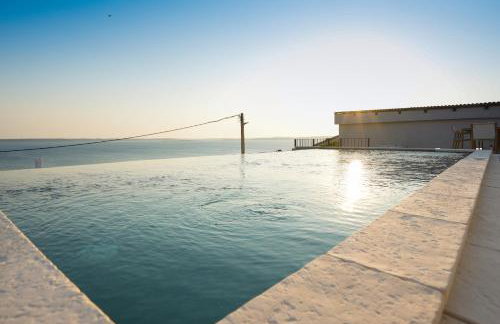 Newly built Villa MarVista with 4 bedrooms,infinity pool & stunning sea and mountain views - Photo 3