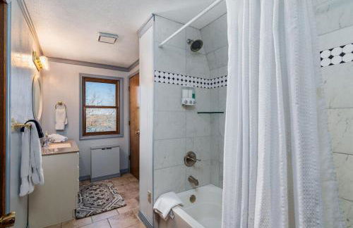 Lake Front King Suite: Full Kitchen-Lakefront Deck- Shared Hot Tub - Foto 32