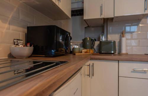 Stylish Studio in Central Wolverhampton - Pass the Keys - Photo 11