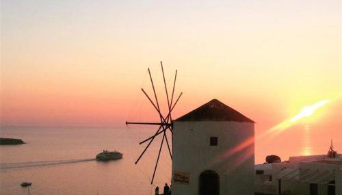 Lioyerma Windmill Villa With Outdoor Hot Tub - Photo 3