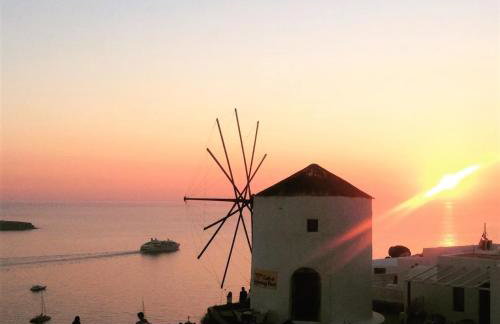 Lioyerma Windmill Villa With Outdoor Hot Tub - Photo 3