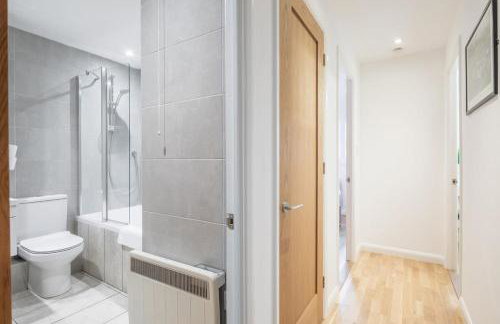 Modern & Private - Free Parking - Photo 9