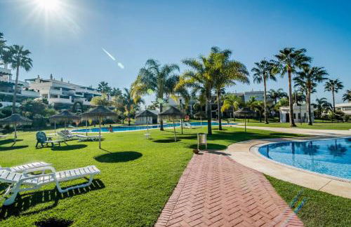 Sensational and Exotic 3-Bedroom Retreat in Nueva Andalucia with a Palm Garden - Foto 49