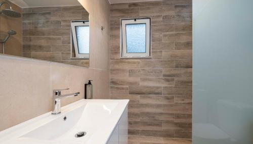 Seaside Serenity, 3 min to BEACH - Gaia 4 - Foto 5, Shower