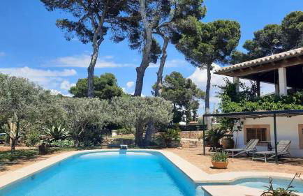 Tranquil Mallorquin Villa with Private Pool Beach Access - Foto 1