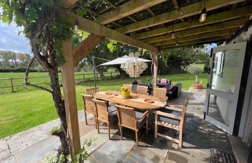 Beautiful Thatched Cottage Windsor Ascot Bracknell - Photo 25