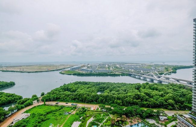 Comfortable And Minimalist 2Br At Gold Coast Apartment - Foto 25