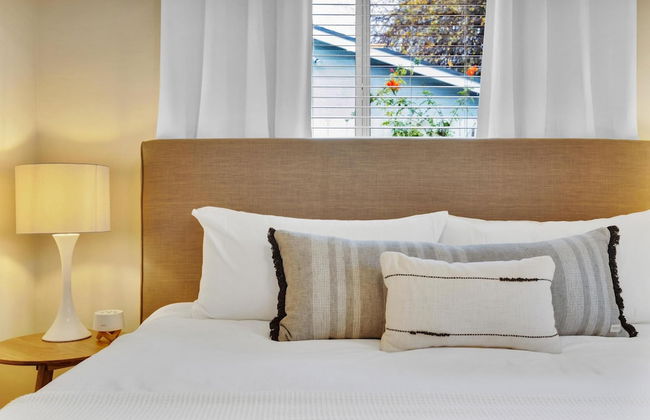 Designer Coastal Paradise w Pool - Steps to Beach - Foto 40