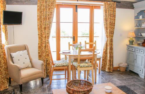 High Grove - Photo 10