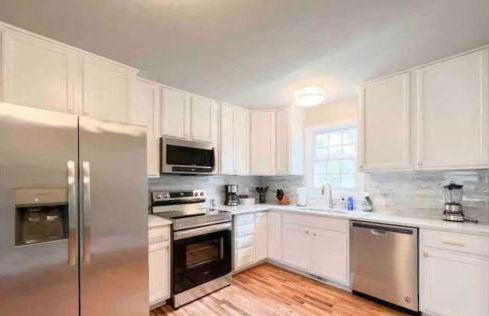 Pet-Friendly 4BR Family Home with Fenced Yard - Foto 2