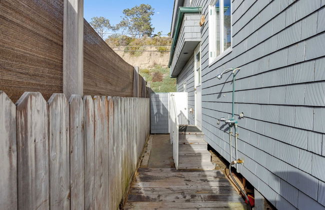 Unbeatable Beachfront Bliss w/ Ocean Views, Luxe Interiors & Patio Beach Road - Foto 42