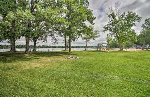 Lovely Lake Cabin Boat Rentals and On-Site Bar - Foto 14