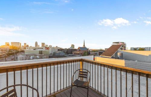 NEW Elegant Downtown Escape with Modern Comforts - Foto 36