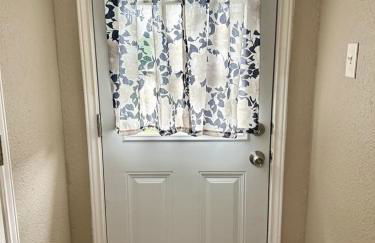 Modern 2BR Stay with Large Parking Pet Friendly - Foto 28