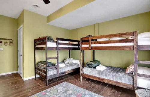 5 Bedroom Suites Hot Tub Jacuzzi Tub & Game Room - Photo 44