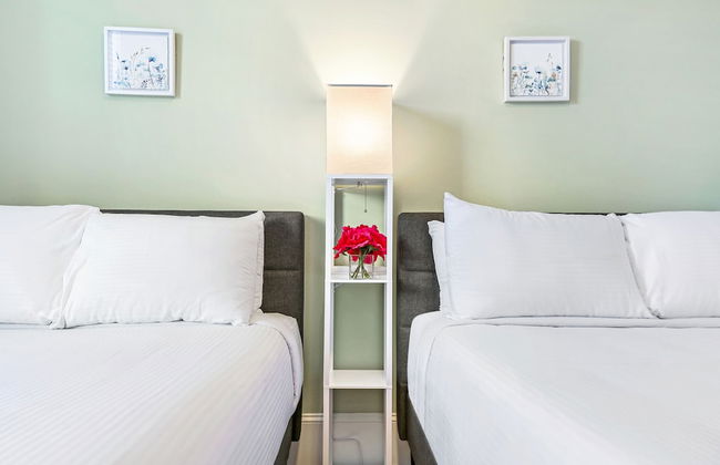 Stunning Modern and Fully-Upgraded 5 BR with Pool - Foto 4