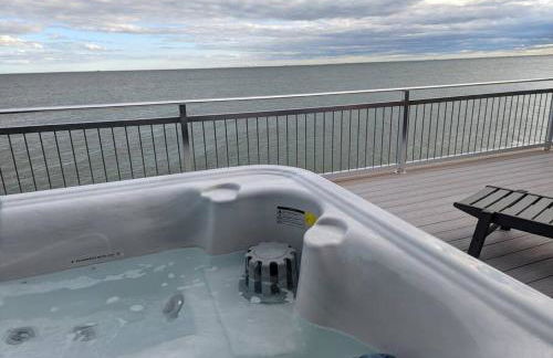 Bay Bliss - Private Beachfront Home with 180° Views & Hot Tub! - Foto 21