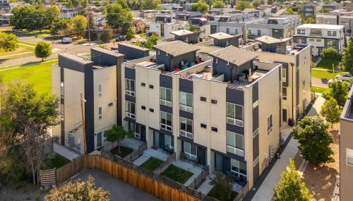 Rooftop Deck and Hot Tub Walkable Denver Townhome - Foto 4