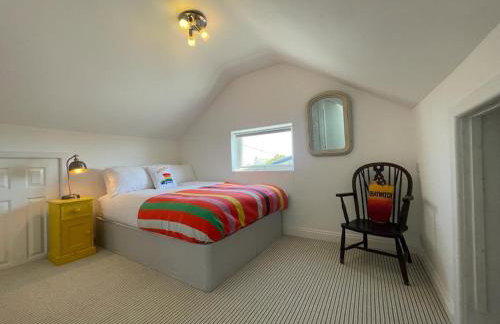 Baywatch Mawgan Porth Spacious Home sleeps 9, Games room, Parking & Garden - Foto 7