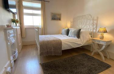 Deluxe Three Bed BnB in Henley-on-Thames near Station River & Town Centre - Foto 9