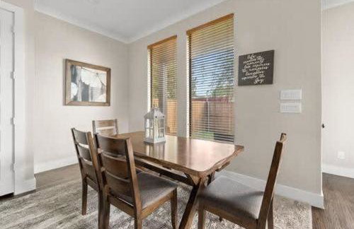 Trinity Groves Retreat - Large Modern 5 BR Home - Foto 9