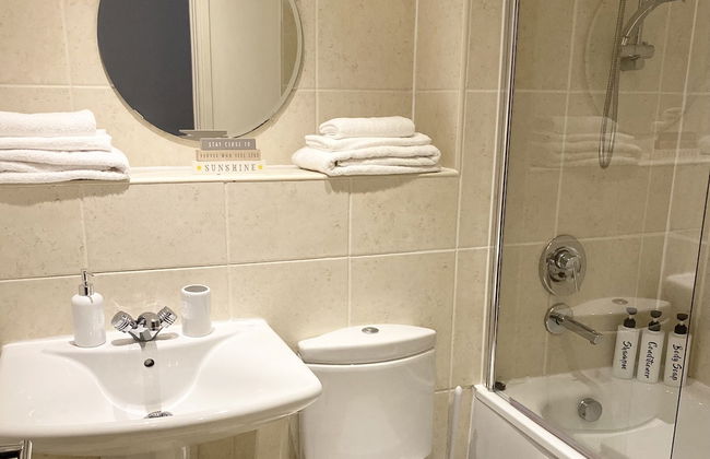 Captivating 1bed Citycentre Apartment With Parking - Photo 5