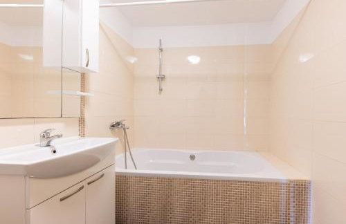 Villa Bella Pietra with private pool, sauna - Photo 36