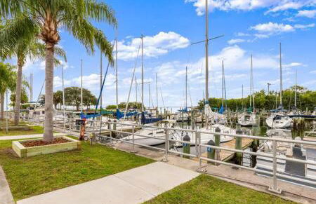 NEW! Canopy Cove, Luxury Downtown Apartment Near Main St - Foto 22