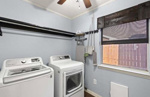 5-BD Vacation Retreat w Pool & Ping Pong - Foto 32