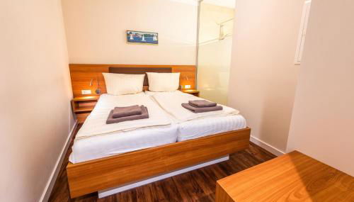 Zum Brandenburger Tor 24H Check In - Photo 3