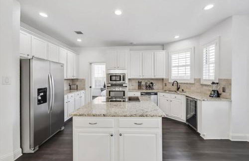 Luxury Home w Hot Tub near DFW Airport - Photo 15