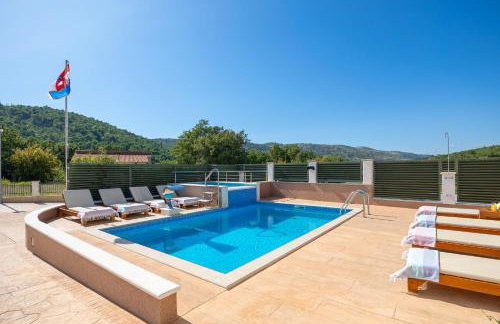VILLA MILLA with private pool, jacuzzi, sauna, gym, max. 8 person - Photo 16