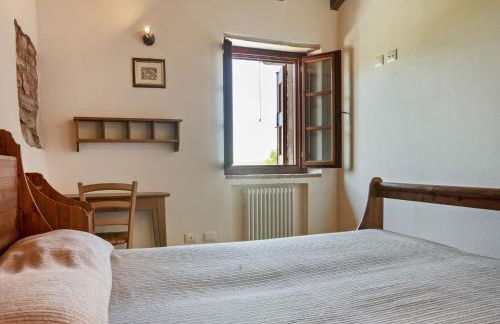 Tranquil Village Stay with Fireplace - Photo 23