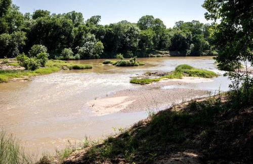 Hobbit Treehouse with Waterfall on the Brazos River for Glamping in Texas - Foto 23