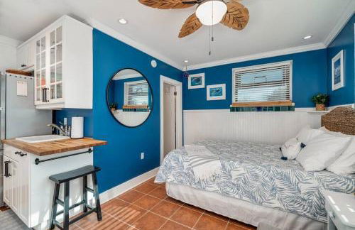 Why Knot Getaway…Rooftop with WaterView! Unit F - Foto 7