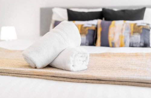 Spacious Loft Style Apartment - Near City Centre - Smart TV- WIFI - Parking - 3NT - Foto 7