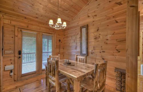 Ole Bear Paw Cabin - Cherry Log GA - Cozy Retreat, Stunning Views, Hot Tub, Outdoor Fire Pit, Porch Swing - Foto 13