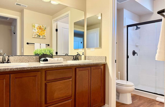 New Elegant 1BR Retreat Heated Pool Gym Sauna - Photo 7