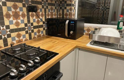 Modern 4-bedroom entire house with Garden - Foto 16