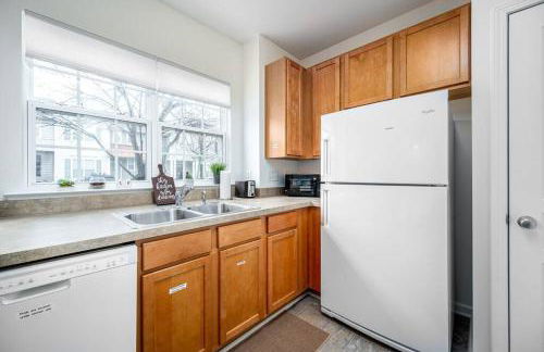 Duke 10 Min Away 3 Bedroom - Photo 11