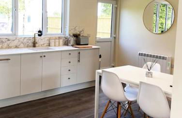 Larks Leaze Lodge, Steeple Ashton, Wiltshire - Photo 42