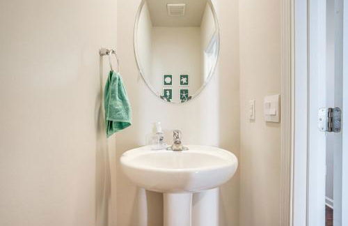 Pool Access and Beach Shuttle Millville Townhome! - Foto 11