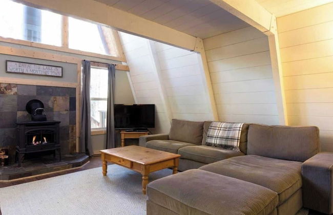 Zephyr by Avantstay Stylish Modified A Frame w/ Access To Tahoe Donner - Foto 2