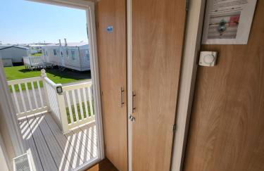 Parkdean Kessingland Beach Holiday Chalet - Photo 5