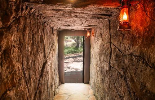 Myrinn-Hobbit Cottage on the Creek Storybook Stay - Foto 50