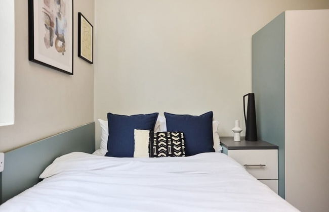 Classic Room 09 - Louise House Summer Youth Accommodation - Photo 1