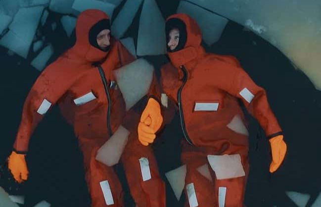 Flotación en un lago congelado - Foto 4