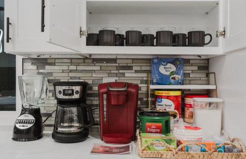 Entire Private Home with 3 Bedrooms 2 Bathrooms, Hot Tub, Garage, King Bed, Available Now - Foto 50