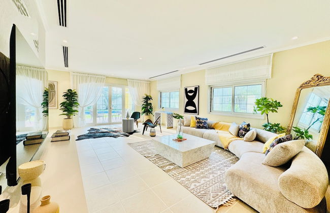 Venduras- Luxe 3BR Villa Jumeirah Park - Photo 33