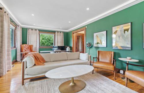 Lowry Parlour - Photo 14